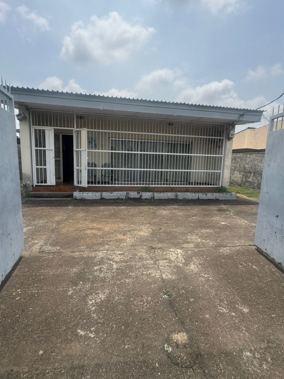 Detached 3 Bedroom Bungalow for Rent in Surulere, Lagos photo 2