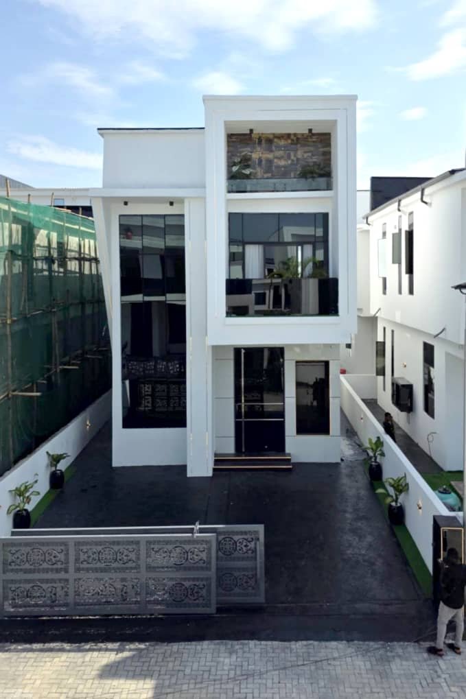 5 BEDROOM PLUS BQ DETACHED FOR SALE in Lekki, Lagos photo 2