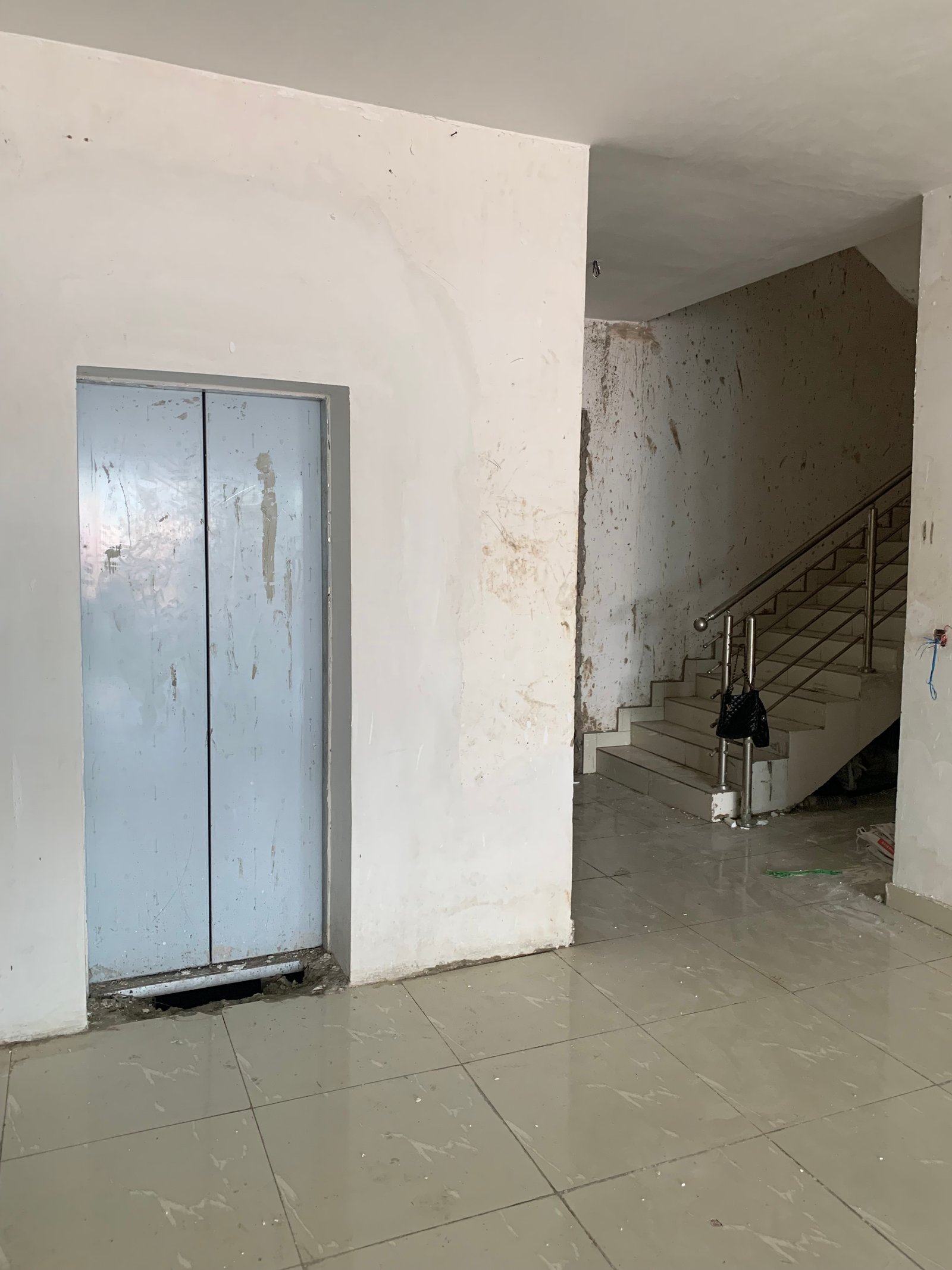 4 STOREY COMMERCIAL BUILDING FOR SALE in Lekki Phase 1, Lagos photo 3