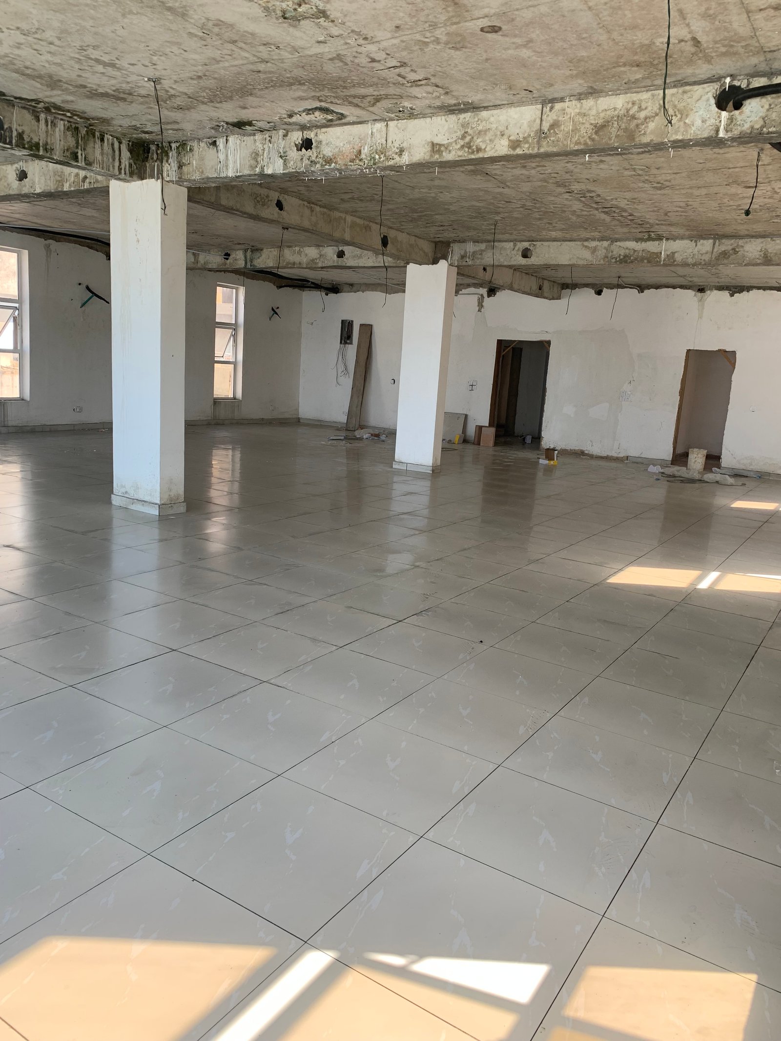 4 STOREY COMMERCIAL BUILDING FOR SALE in Lekki Phase 1, Lagos photo 5