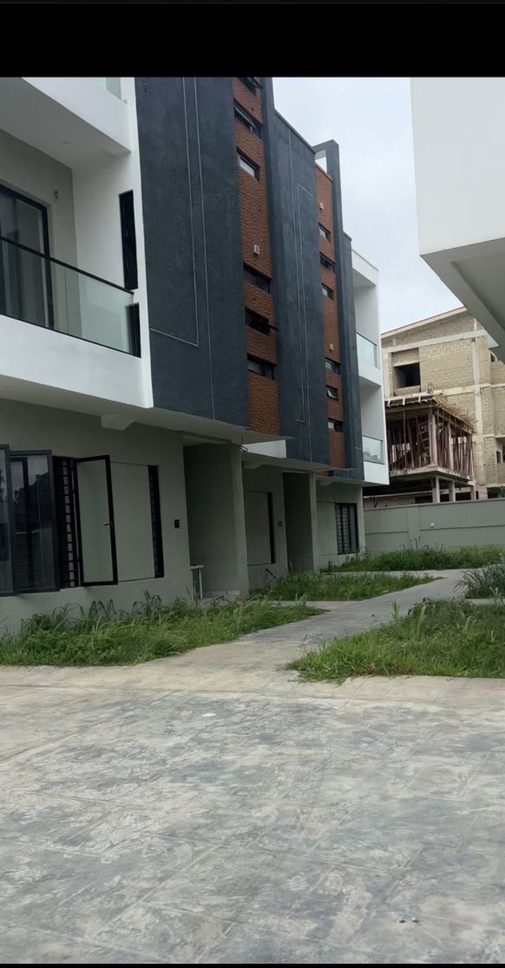 4 Bedroom flat for Sale in Ikeja, Lagos photo 2