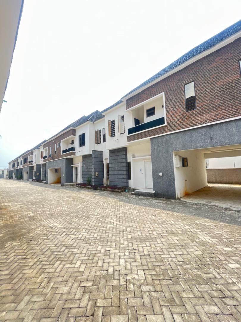 4 Bedroom Terraced Duplex LOMMON GARDEN ESTATE,ORCHID. for Rent in Lekki Phase 1, Lagos photo 3