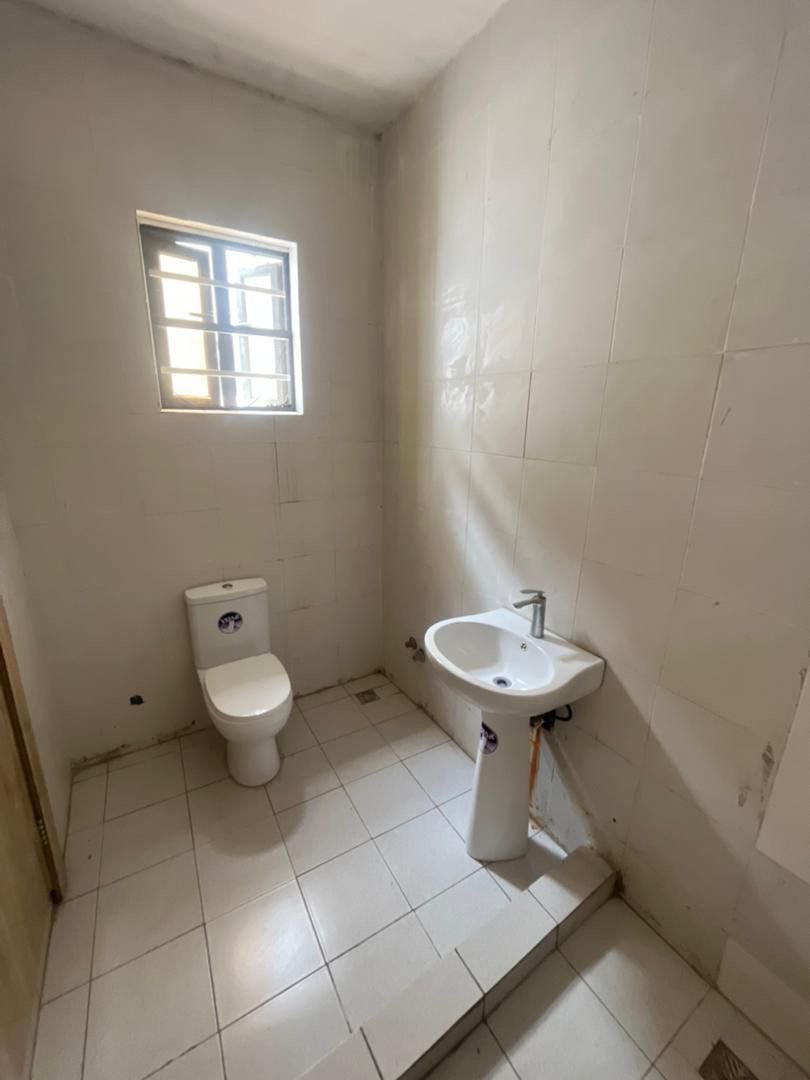 4 Bedroom Terraced Duplex LOMMON GARDEN ESTATE,ORCHID. for Rent in Lekki Phase 1, Lagos photo 5