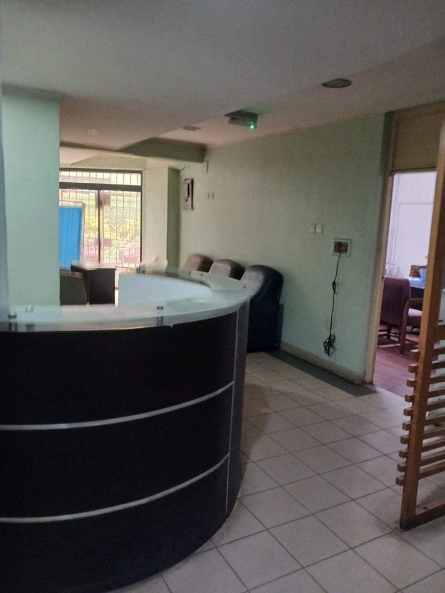 A well-structured hospital building with spacious layout suitable for large scale for Sale in Ikoyi, Lagos photo 5