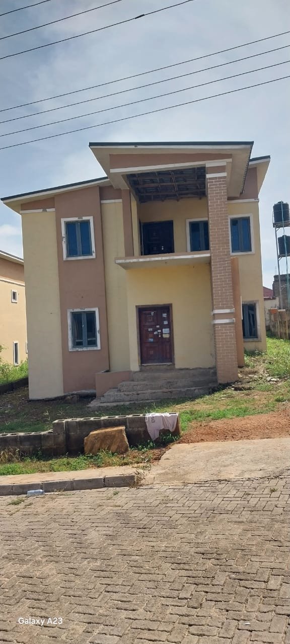 Distress alert fresh 70% finishing 4-bedroom duplex and BQ at the back for Sale in Ibadan, Oyo