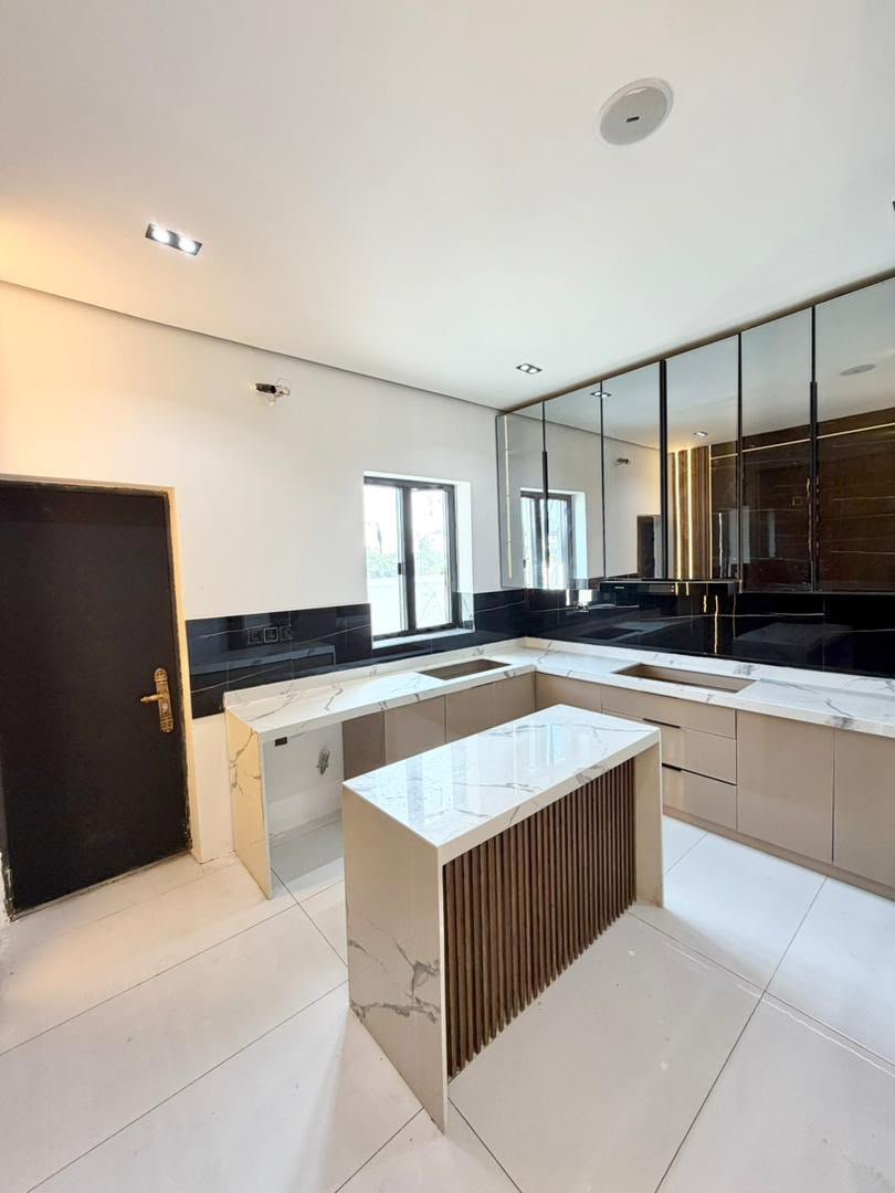 3 bedroom semi detached for Sale in Ikoyi, Lagos